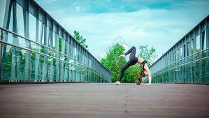 博彩中的即时反馈：为何快速结算更容易成瘾？（为什么即时反馈与快速结算会让赌博更容易上瘾？）